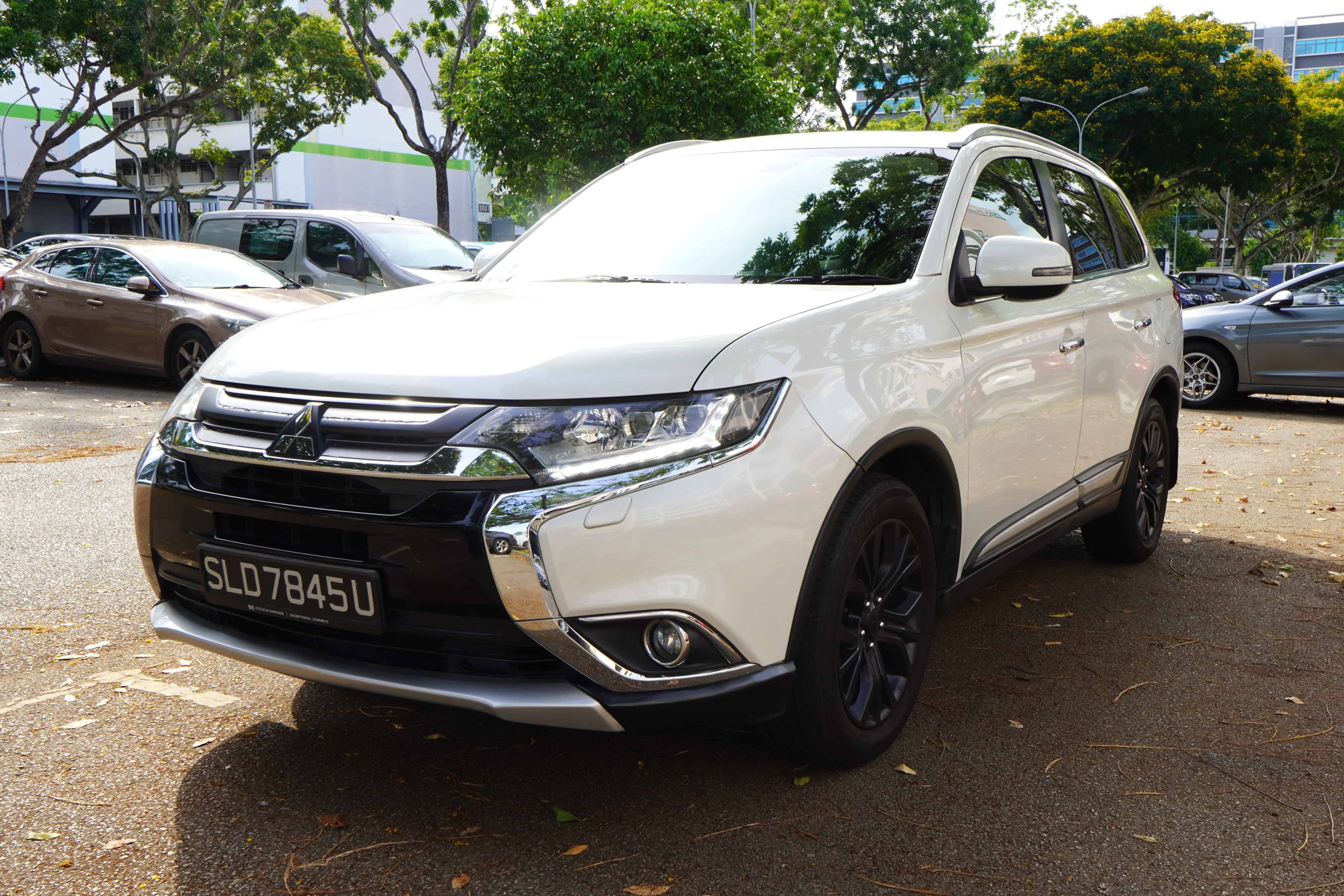 MITSUBISHI OUTLANDER 2.4 CVT AWD S/R FACELIFT REVCAM