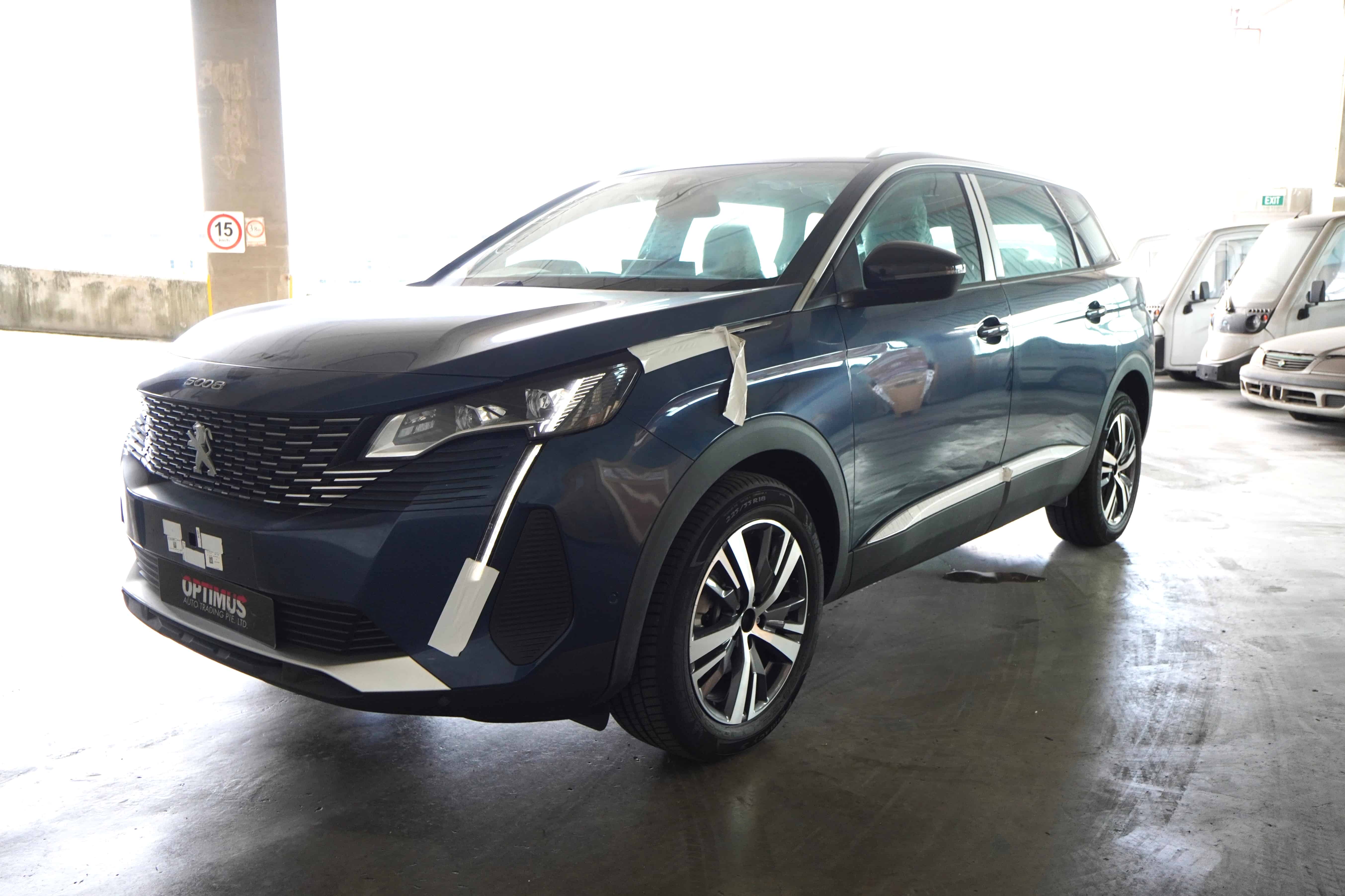 PEUGEOT 5008 1.2 EAT8 ALLURE PREMIUM