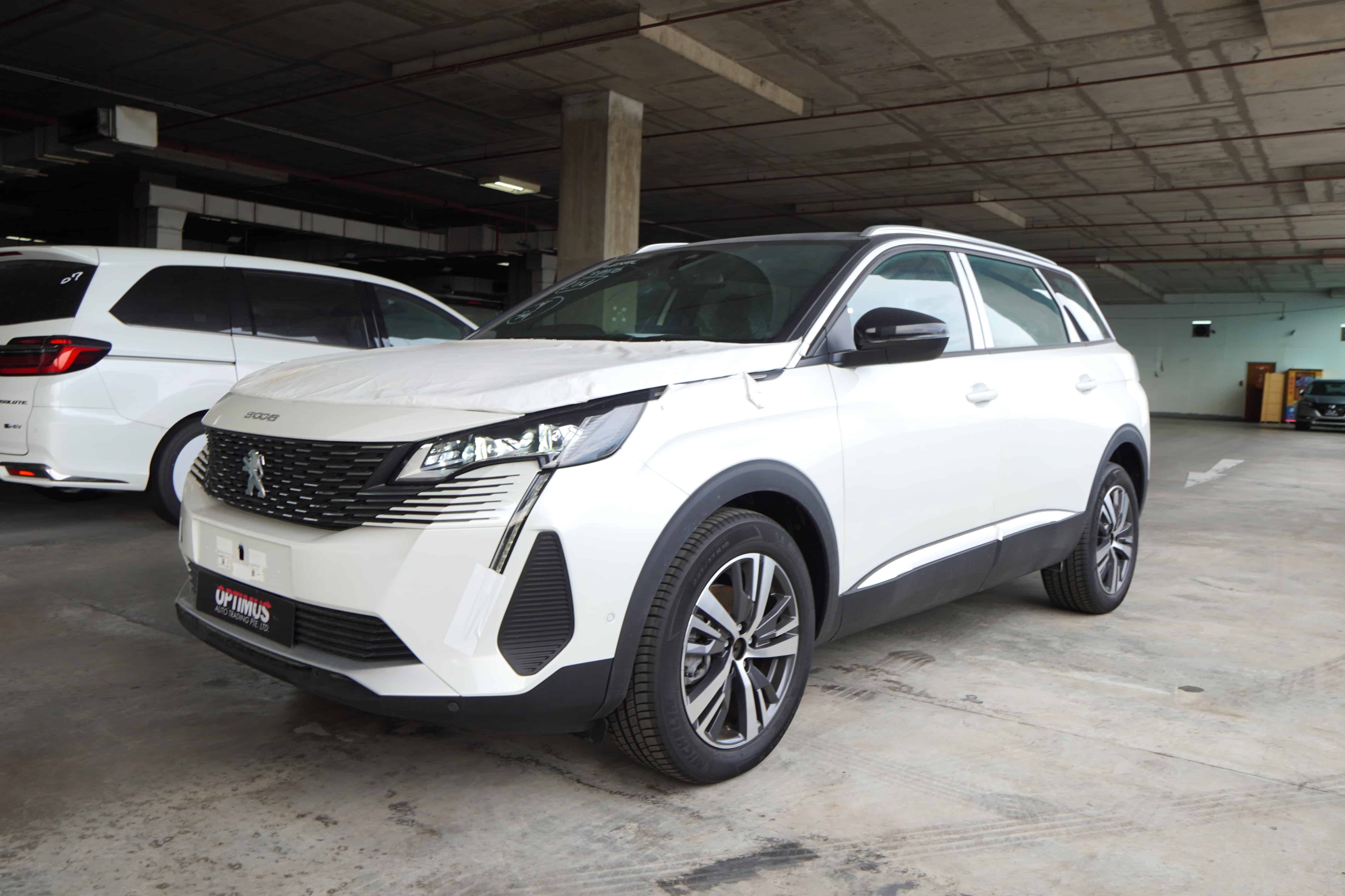 PEUGEOT 5008 1.2 EAT8 ALLURE PREMIUM