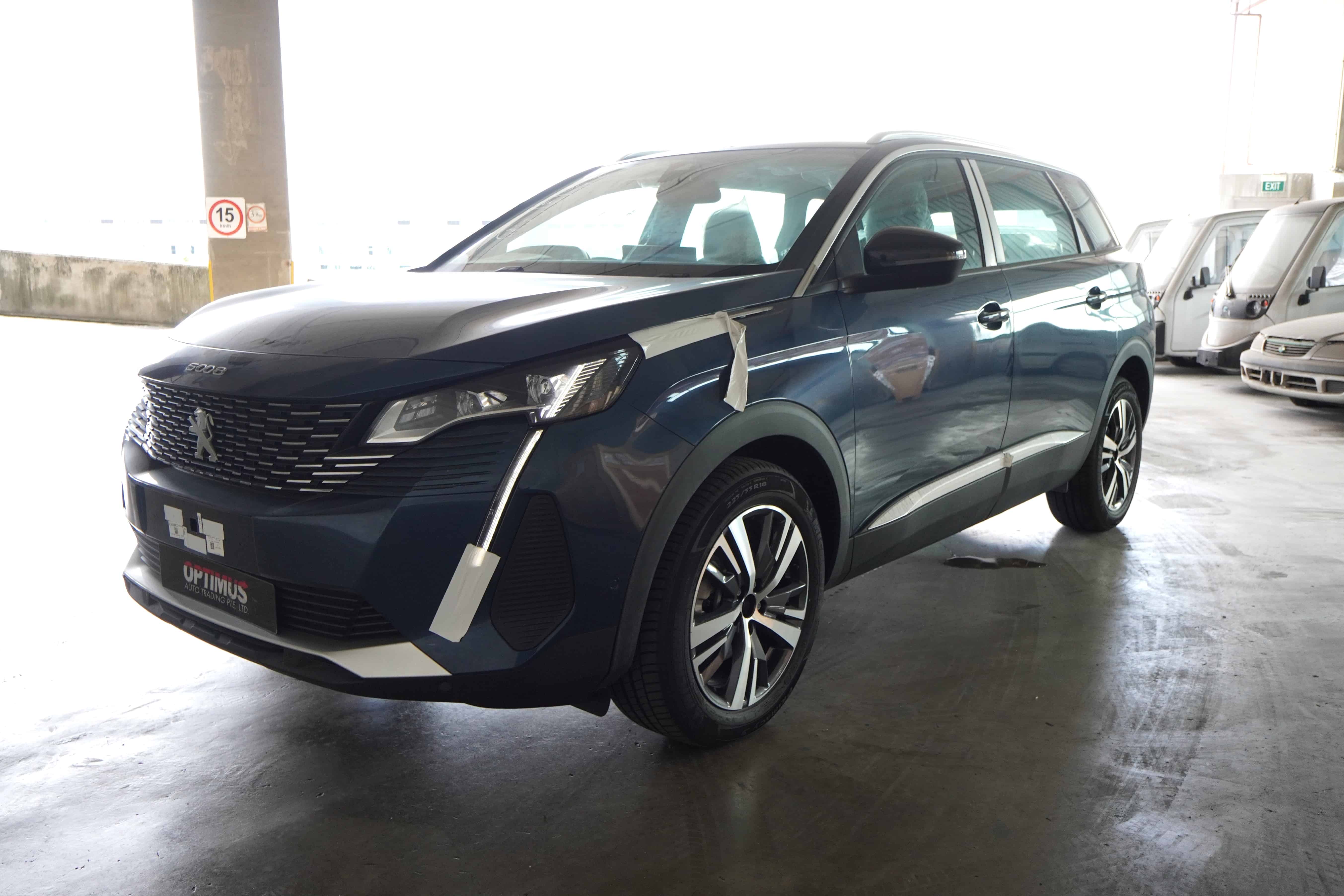 PEUGEOT 5008 1.2 EAT8 ALLURE PREMIUM