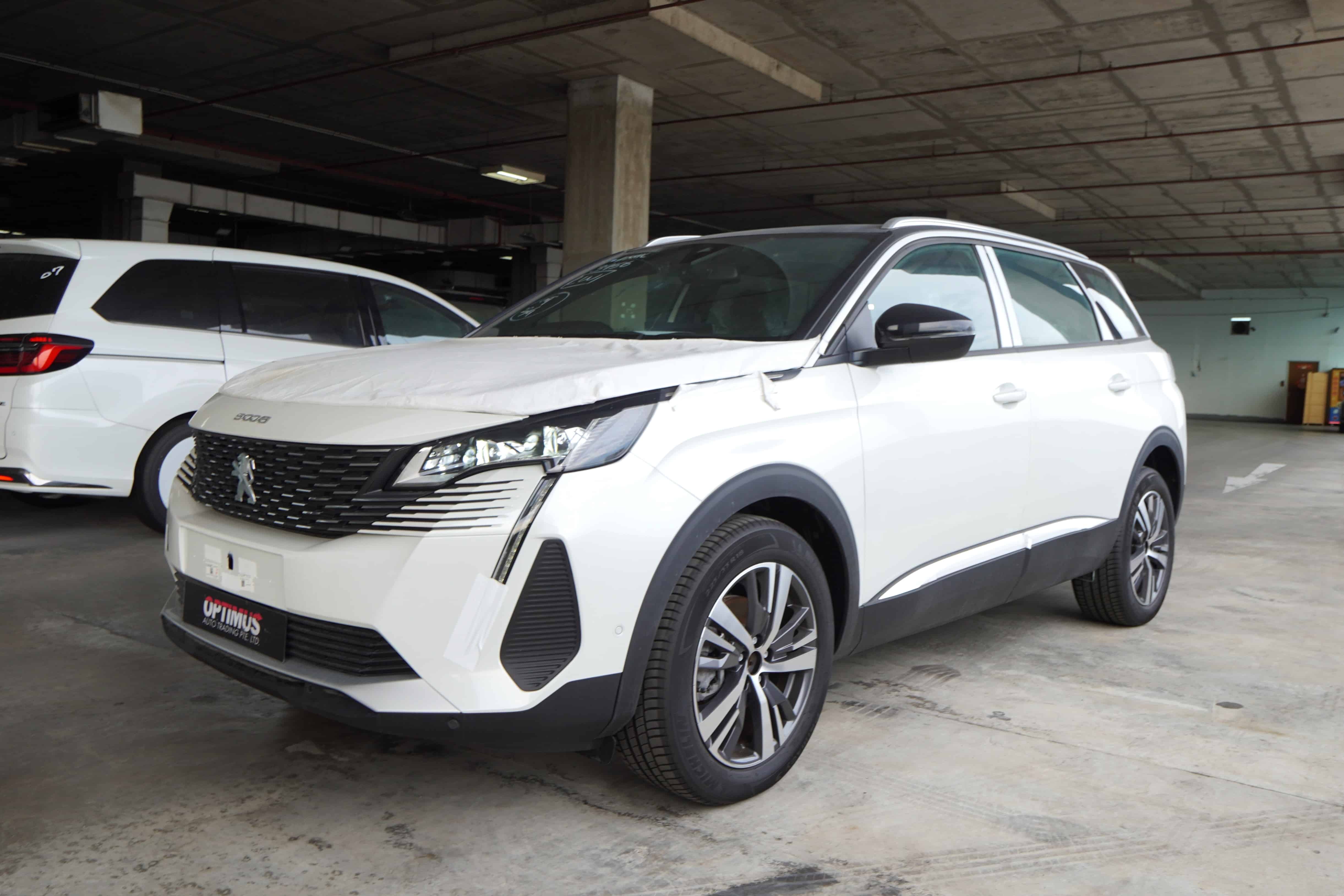 PEUGEOT 5008 1.2 EAT8 ALLURE PREMIUM