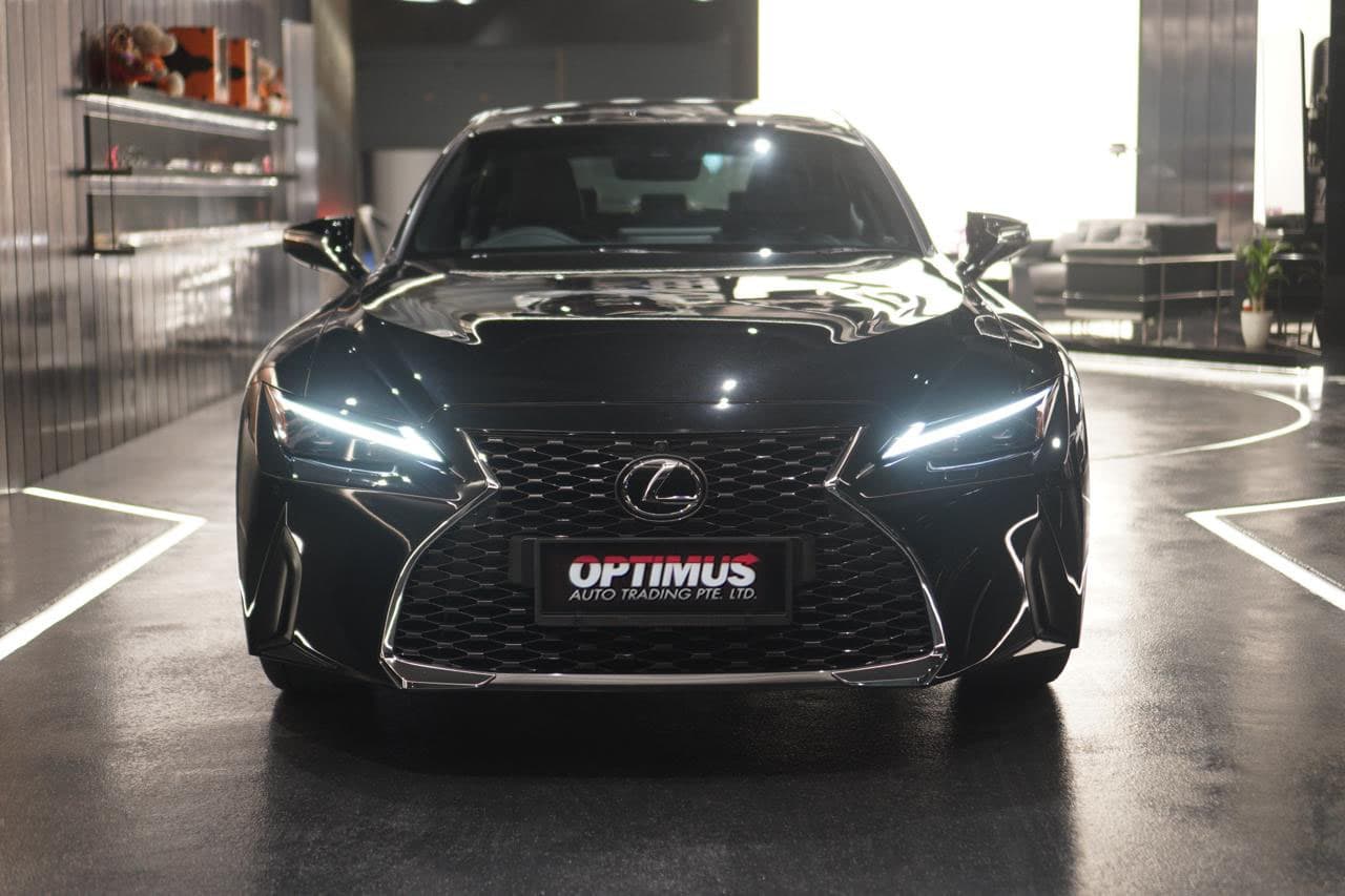 LEXUS IS300H EXECUTIVE