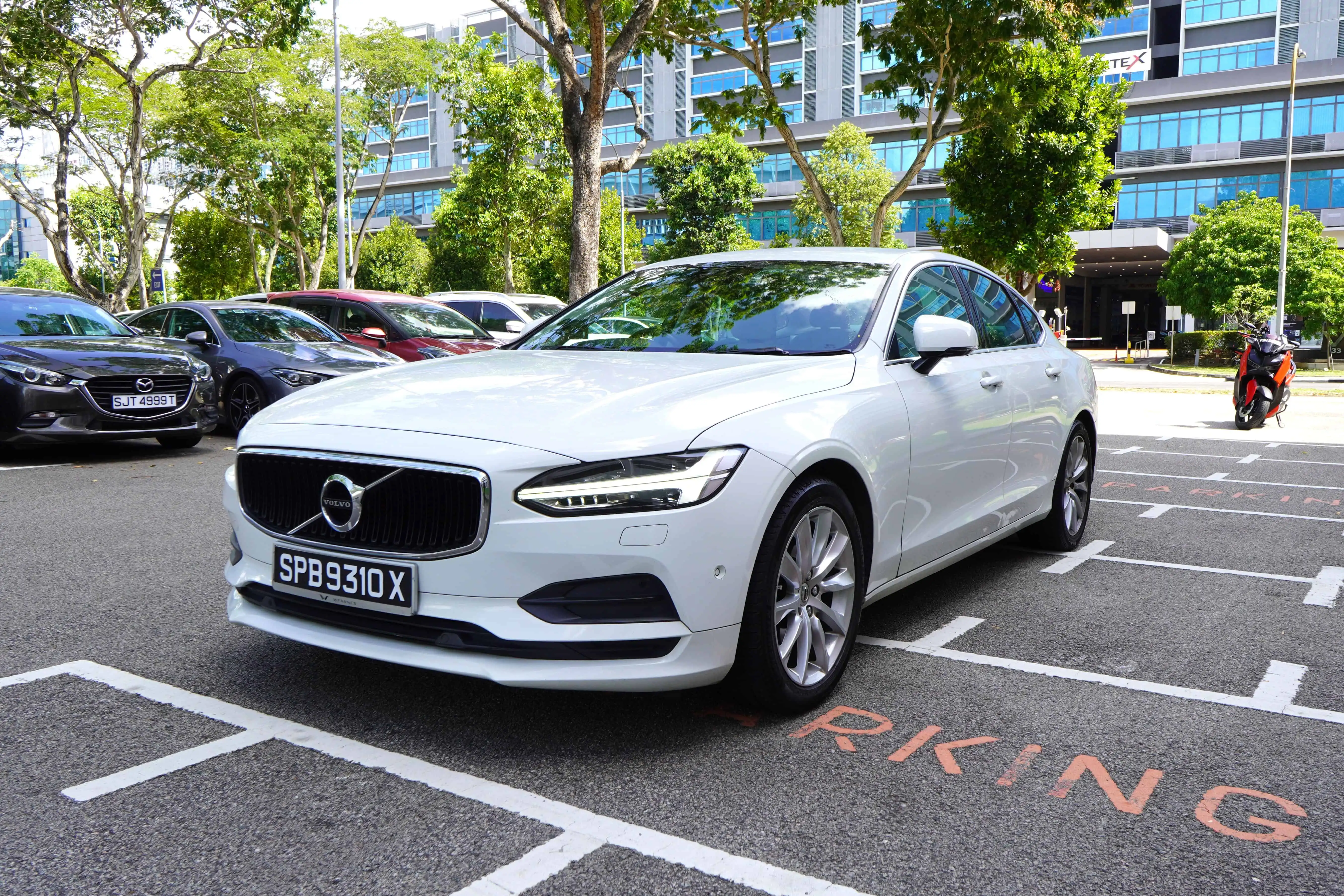 2017 Volvo S90